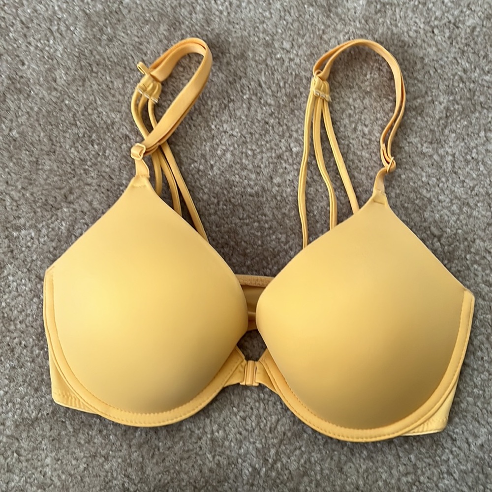 New Victoria Secret 32D Push-up bra front closure